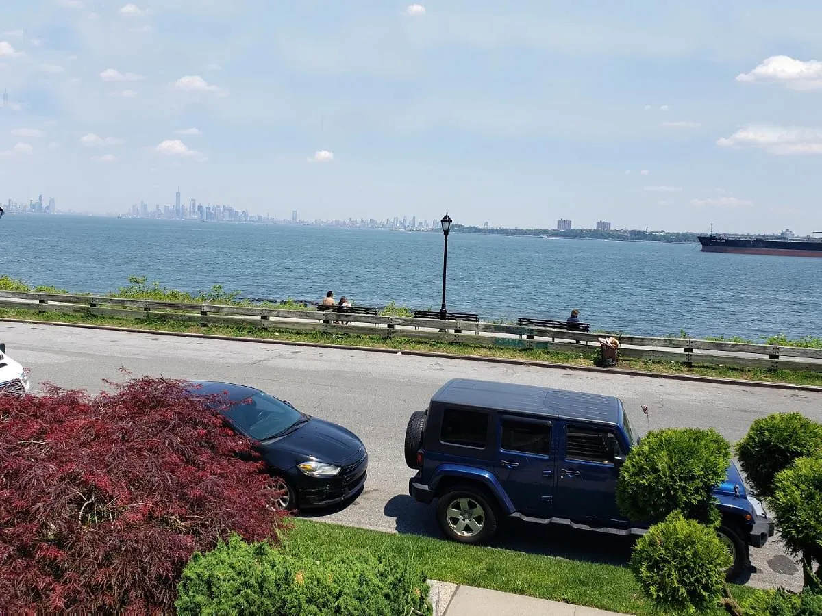 Harbor House Bed And Breakfast New York Bed & Breakfast