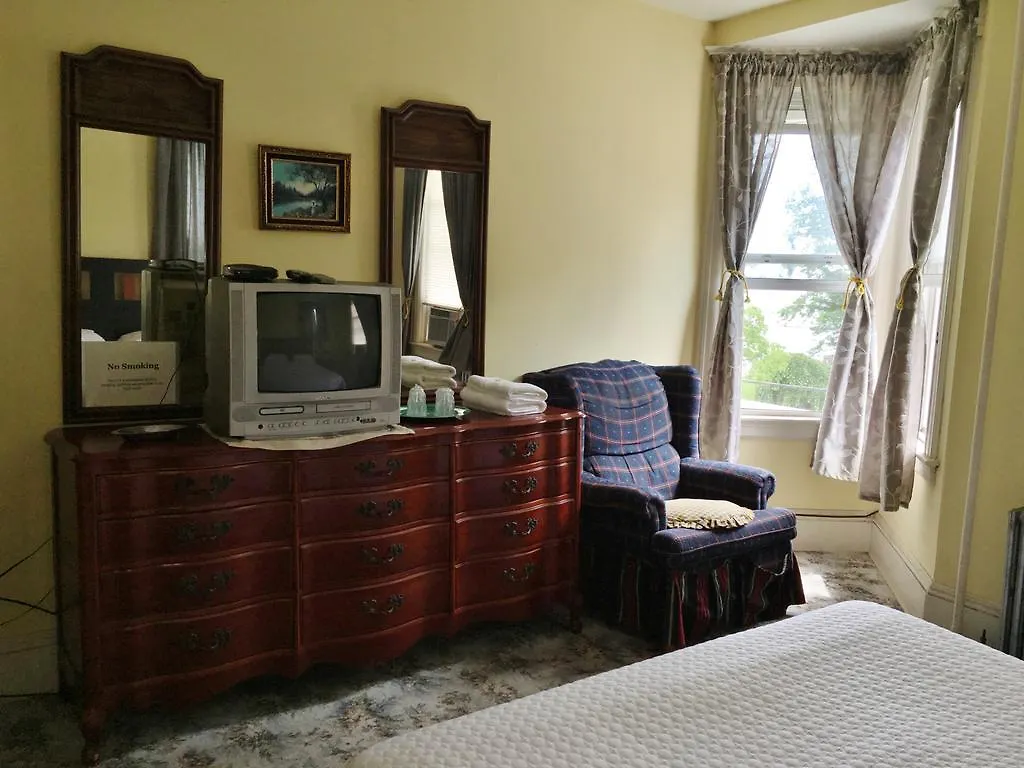 Harbor House Bed And Breakfast New York Bed & Breakfast